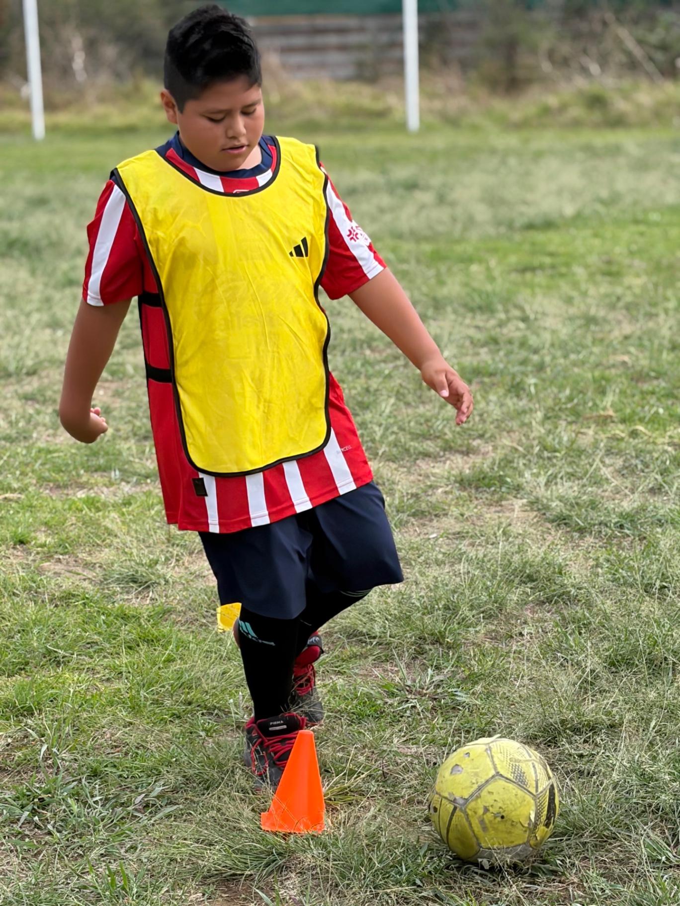 Driblar el cono con balón